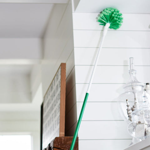 Swivel Duster 118 dusting the wall