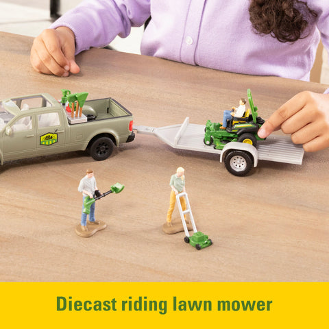 John Deere 1:32 Scale Lawn Care � 15 Piece Playset 47551