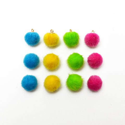 12 bright Pom poms.