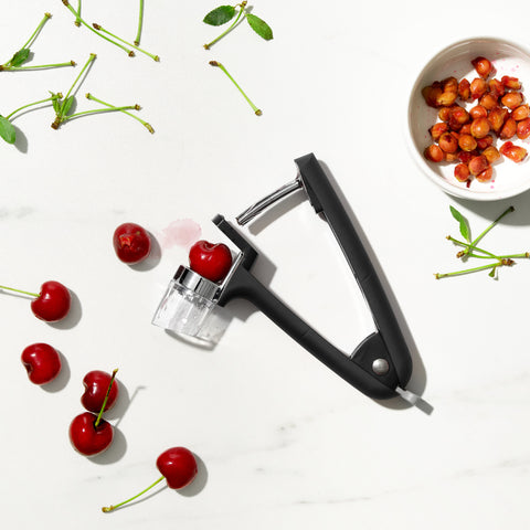 Cherry & Olive Hand Pitter 1071499