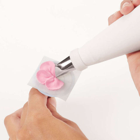 Making icing flowers