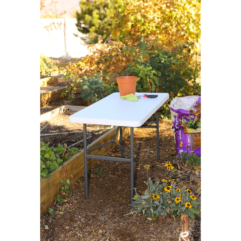 Folding table