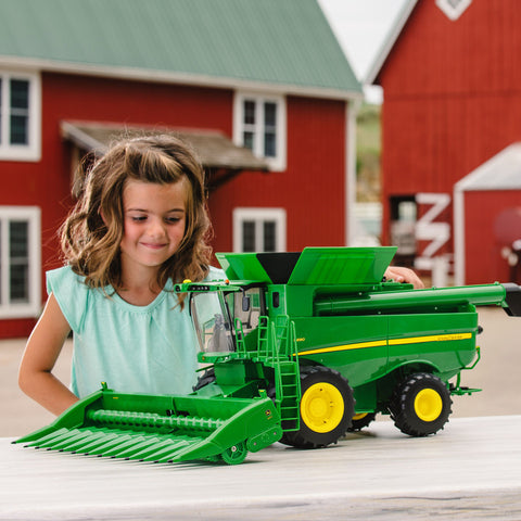 Big Farm Lights & Sounds John Deere 1:16 Scale S690 Combine with Corn and Draper Head 47101