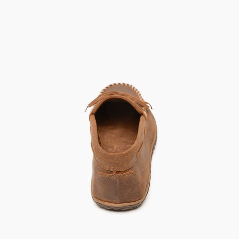 Minnetonka Men's Tarik Leather Moccasin, heel view