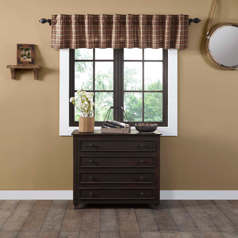 Curtain valance crosswoods plaid.