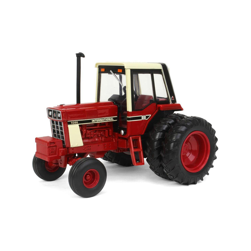 1:32 International Harvester Tractor 44316