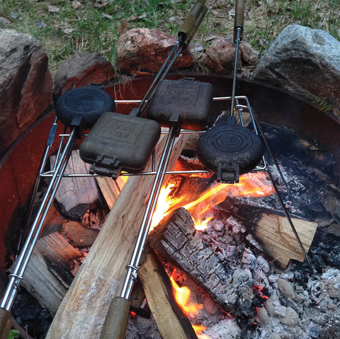 Rome Pie Iron Grill Stand in use