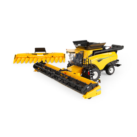 Ertl 1:32 New Holland CR9.90 Combine