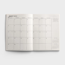 16-Month Planner Studio 71 U2143
calender page