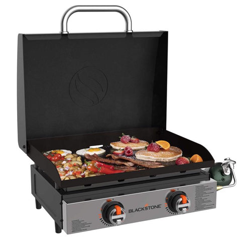 Blackstone 22-inch 2-Burner Tabletop Outdoor Griddle with food on it