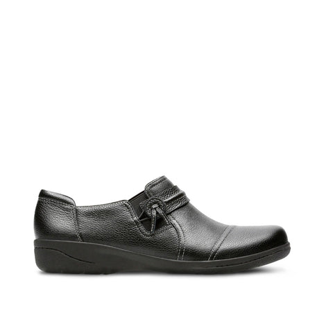 Clarks women's Cheyn Madi slip-on shoes in black, side view