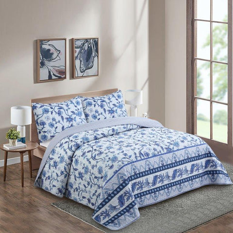 Virah Bella Jacobean Floral Quilt Set on bed