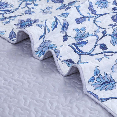 Closeup of quilt edge from Virah Bella Jacobean Floral Quilt Set