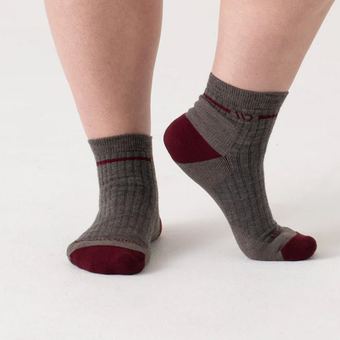 Taupe Women�s Single Stripe Cushioned Quarter Socks 9501