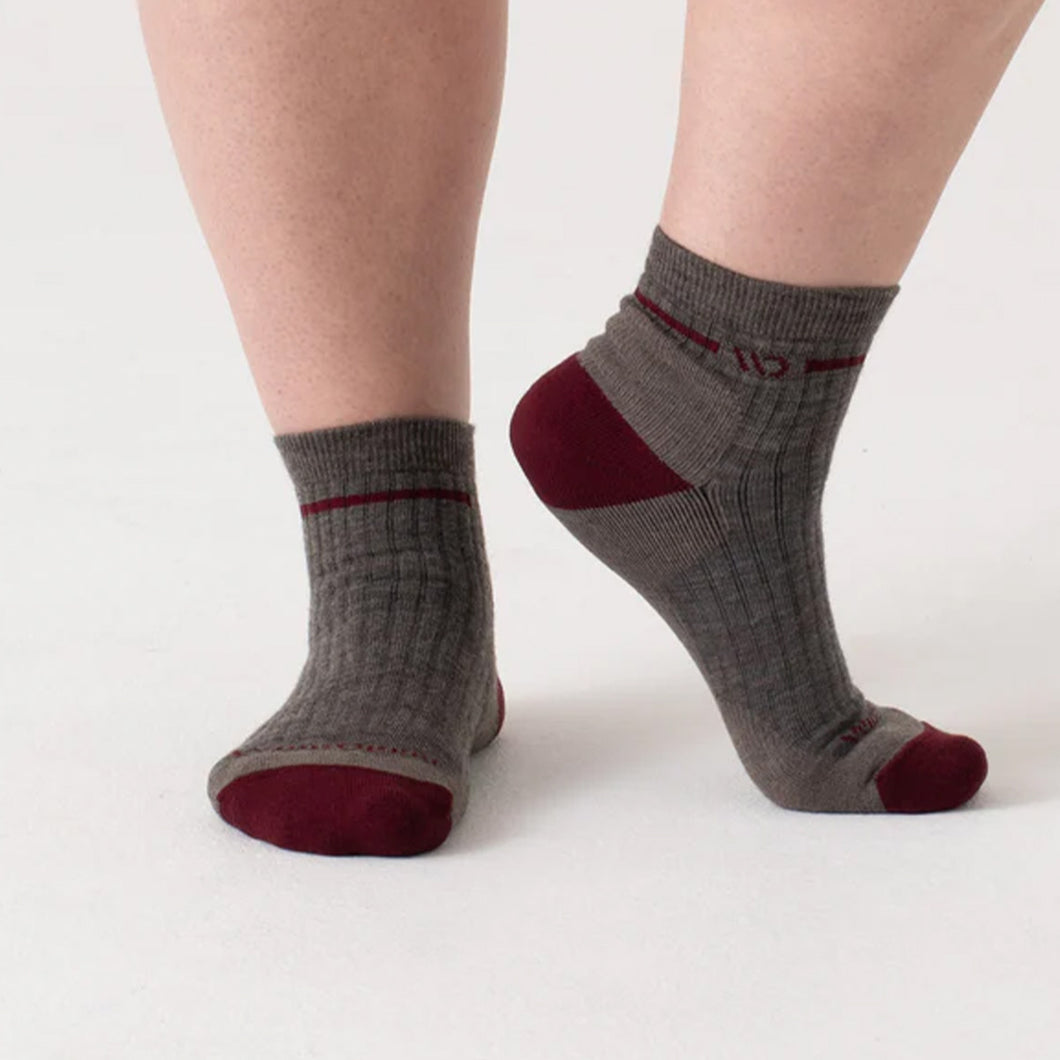 Taupe Women�s Single Stripe Cushioned Quarter Socks 9501