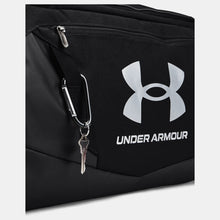 Undeniable 5.0 Medium Duffle Bag 1369223 close up of bag