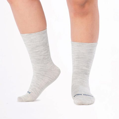 ash, Women's Solid Basic Lightweight Crew Socks 9513