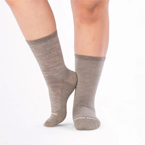 rye, Women's Solid Basic Lightweight Crew Socks 9513