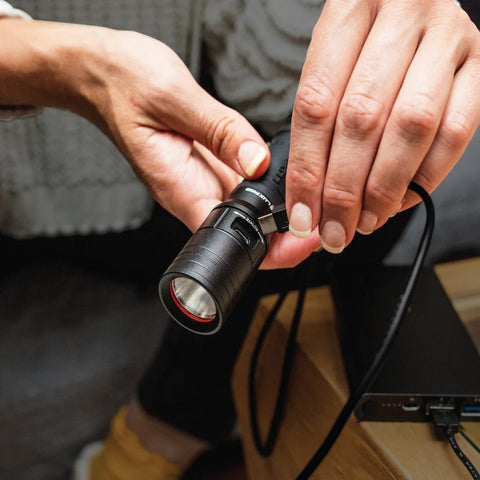 Using a Luxpro 750 lumens Rechargeable LED Flashlight