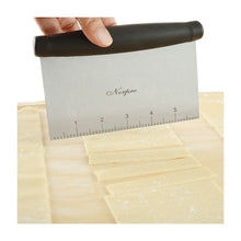 Cutting crusts