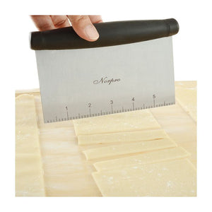 Cutting crusts