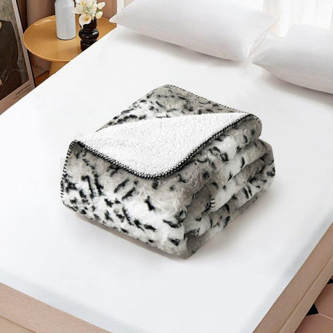 Dotty Leopard pattern Sherpa Blanket
