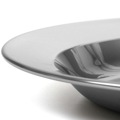 Edge of soup plate