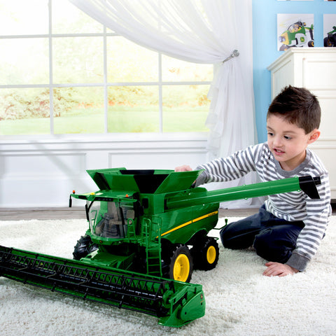 Big Farm Lights & Sounds John Deere 1:16 Scale S690 Combine with Corn and Draper Head 47101