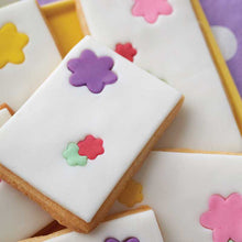 Cookie iced with fondant