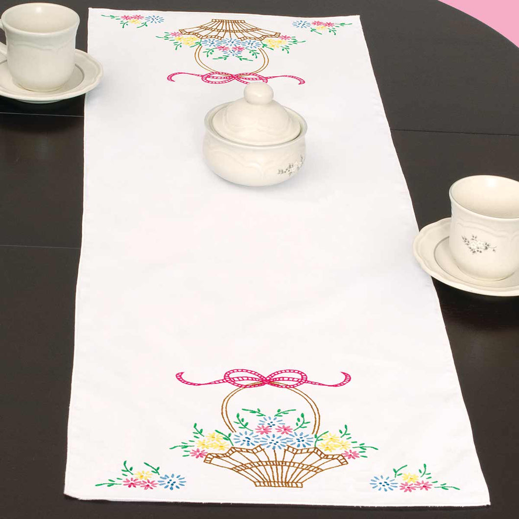 Basket of Daisies Table Runner 560-121