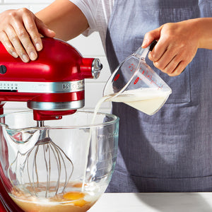 Measuring cup in use