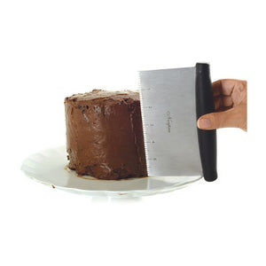 Icing cake