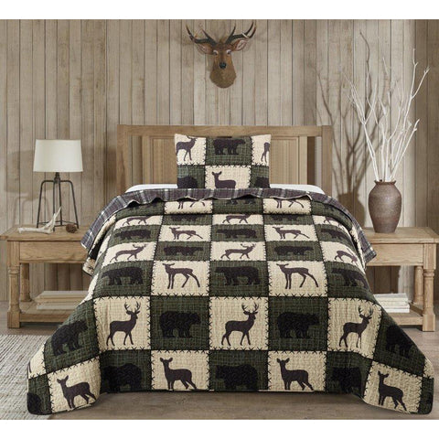 Quilt with forest animal motifs
