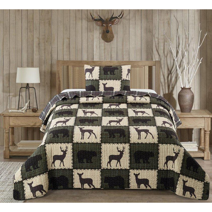 Quilt with forest animal motifs