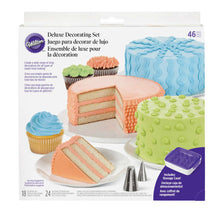 Wilton Deluxe Decorating Set