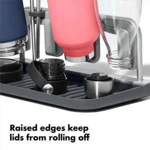 Raised Edges Keep Lids from Rolling Off