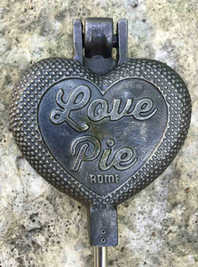 Rome Love Pie Iron cast iron head