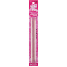 4 US 3.5 mm double point knitting needles.