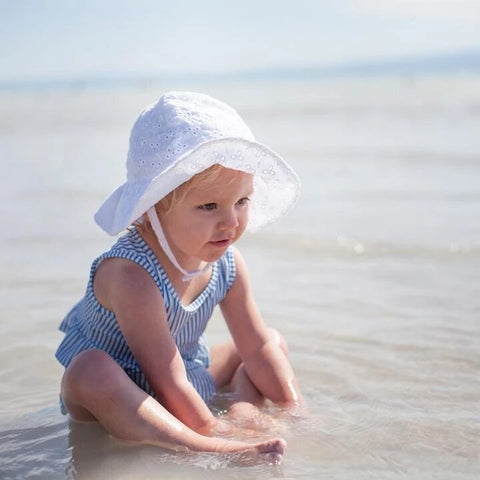 White sunhat