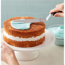 Icing cake