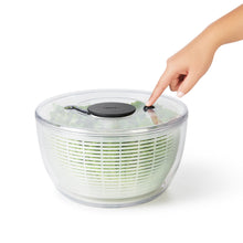 Pushing button on salad spinner